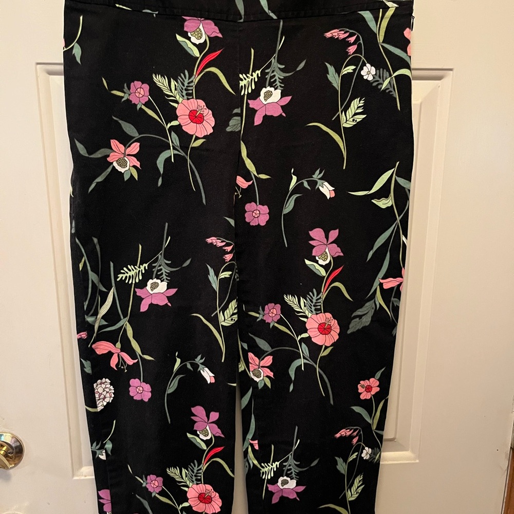 Rafaella Black Floral capri pants